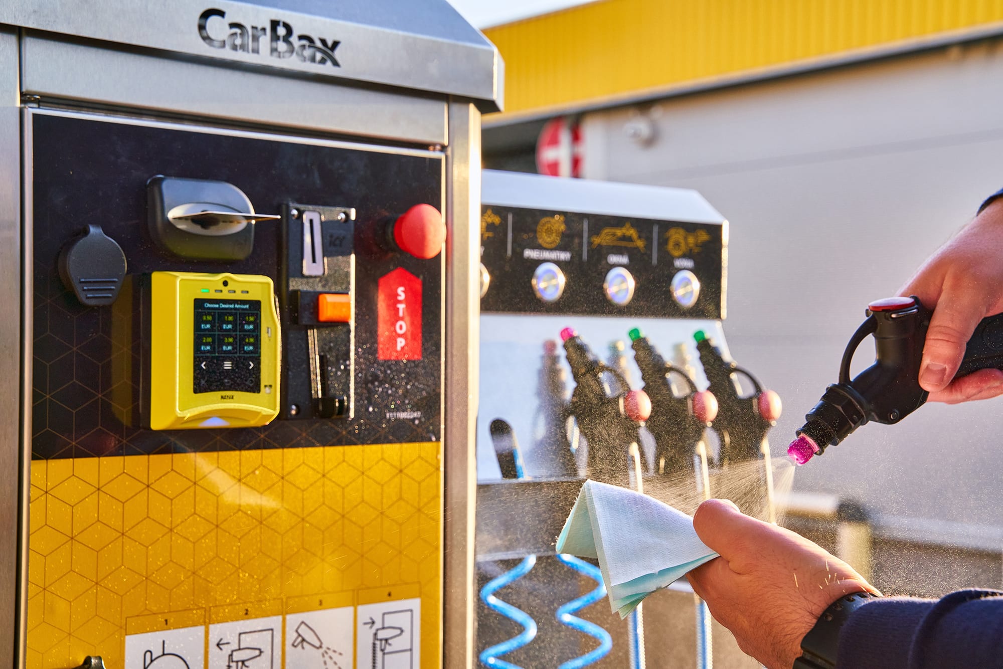 Predstavujeme nové samoobslužné dávkovače CarBax Dispenser 4 a CarBax Towel Dispenser 